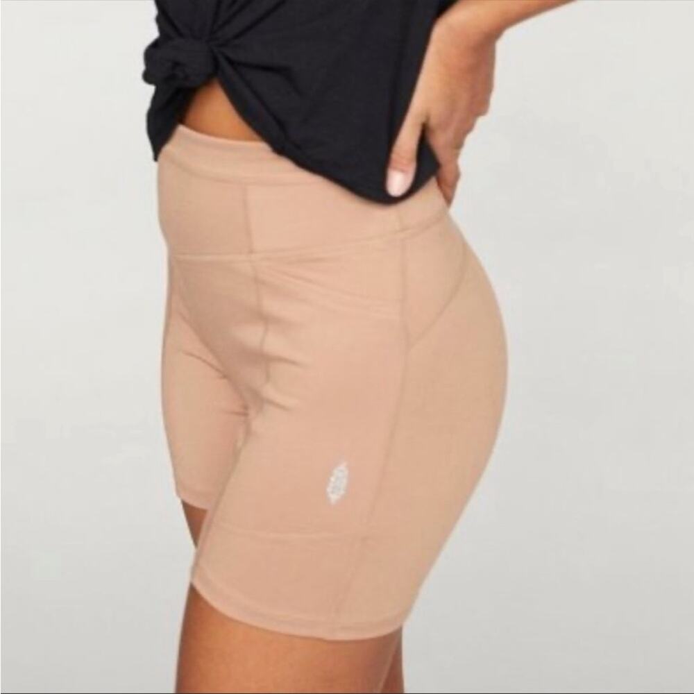NEW FP FREE PEOPLE MOVEMENT Tan Beige Odessa Ice Coffee Biker Short Shorts M